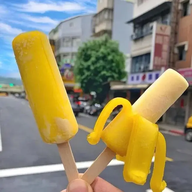 help-me-find-banana-peel-popsicles-had-them-so-long-ago-v0-04ohddbh27td1.jpeg Hicey Peelable Banana Ice Cream 55G - Image 1